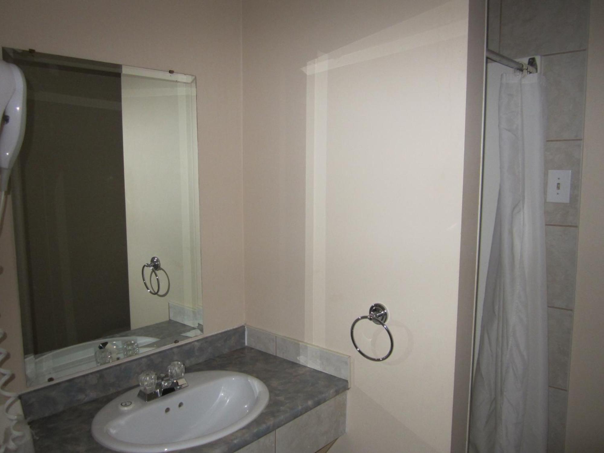 Alpine Motel Kamloops Room photo