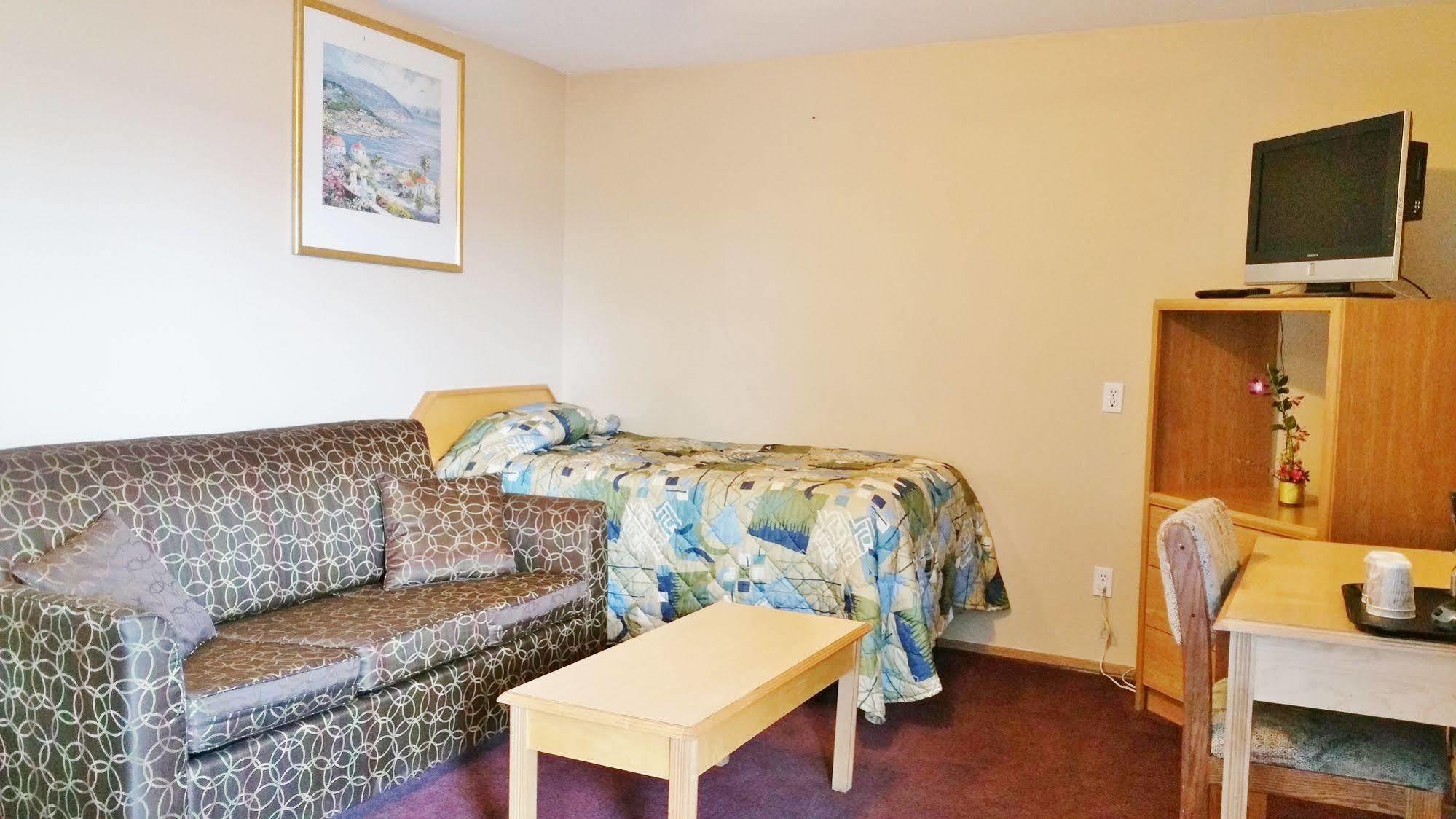 Alpine Motel Kamloops Exterior photo