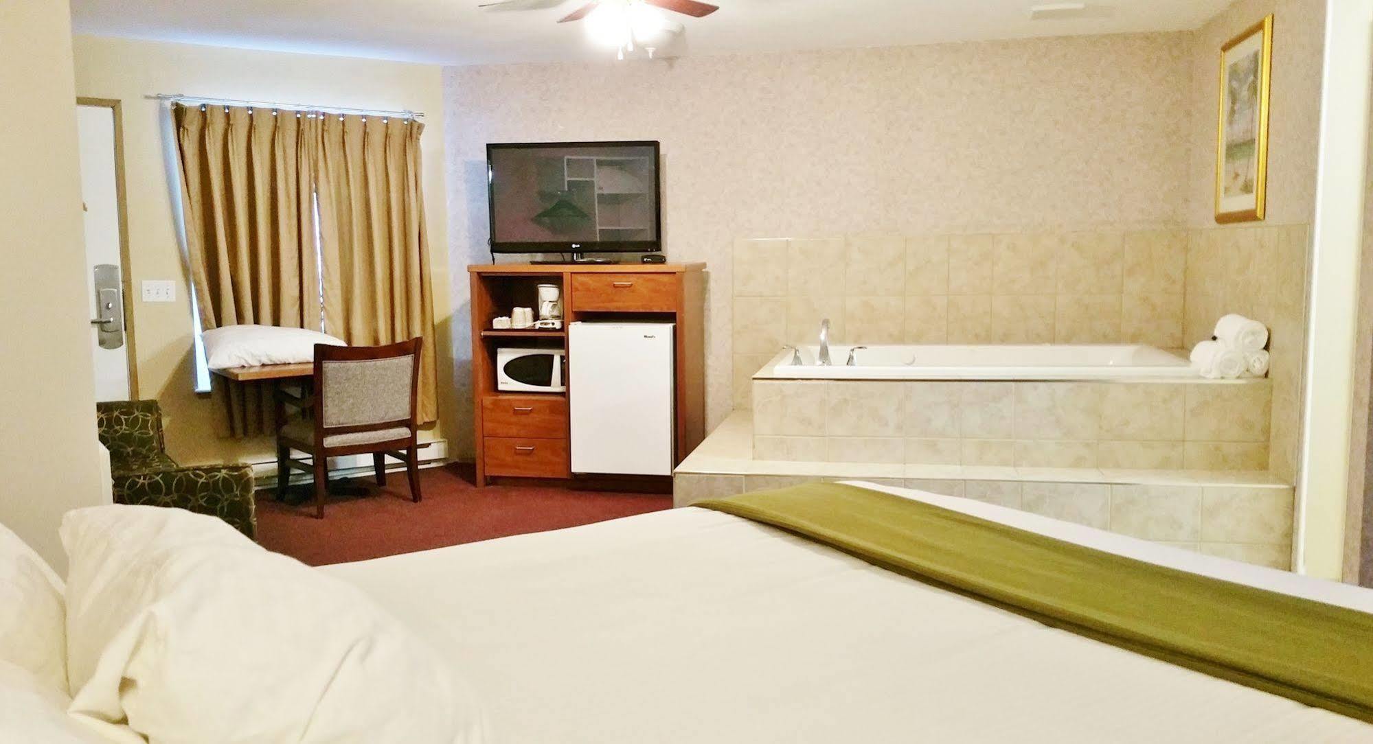 Alpine Motel Kamloops Exterior photo