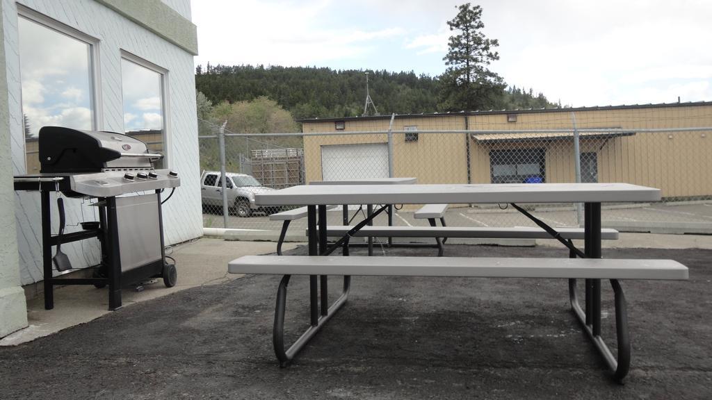 Alpine Motel Kamloops Exterior photo
